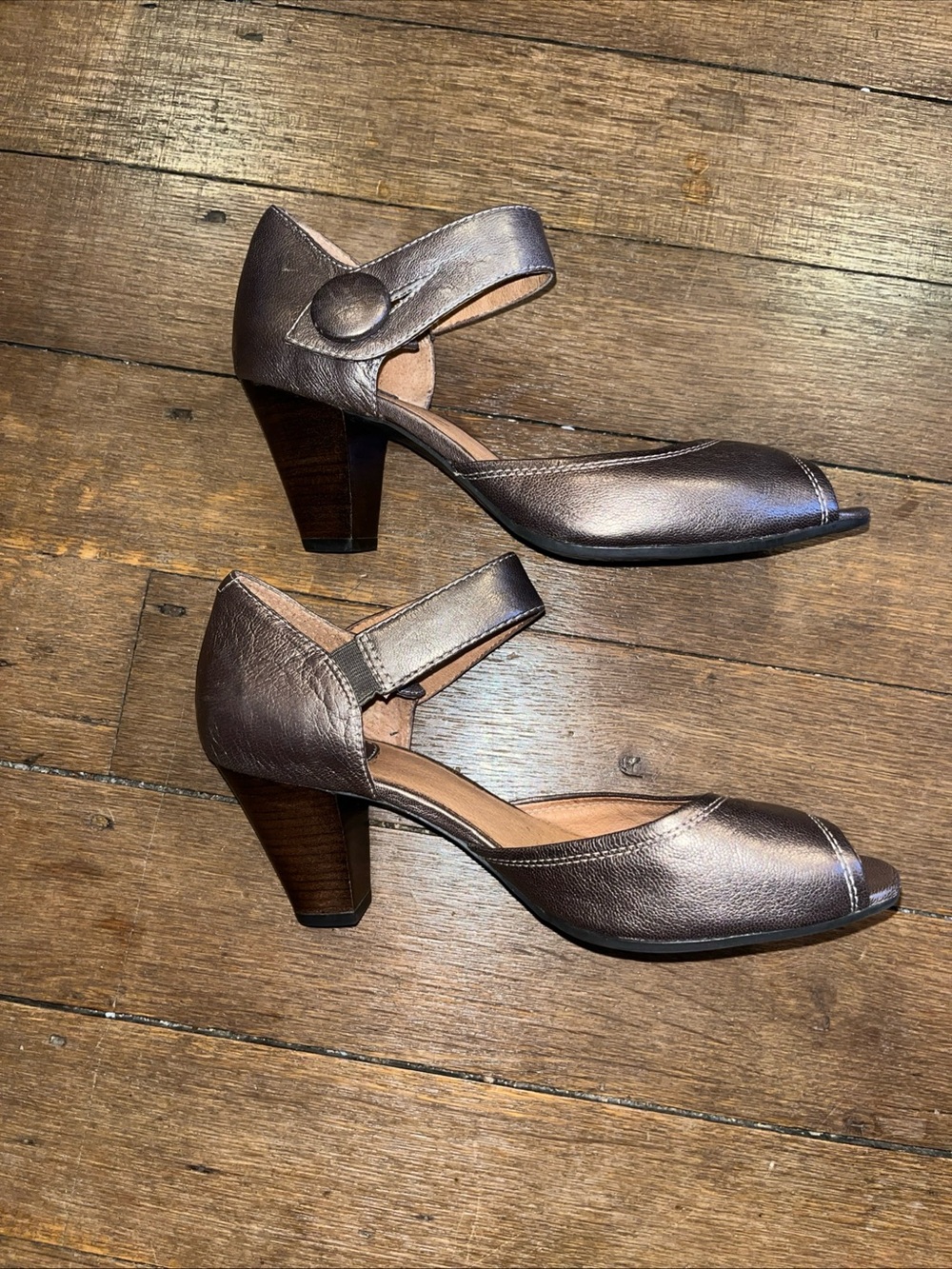 Clarks Artisan Women’s Metallic Brown Leather Peep Toe Mary Jane Heels Sz 8 M